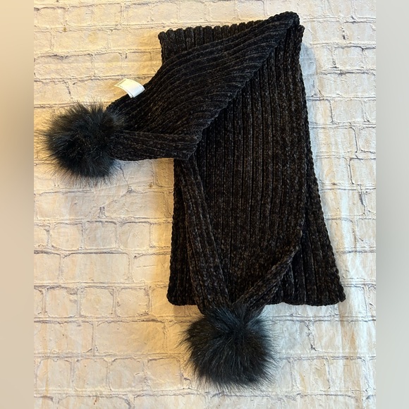 FAUX FUR POM POM BLACK CHENILLE STYLE TEXTURE OBLONG SCARF - Picture 4 of 6